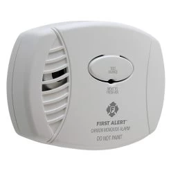 First Alert® - Basic⢠Plug-in White Carbon Monoxide Alarm With Battery Backup