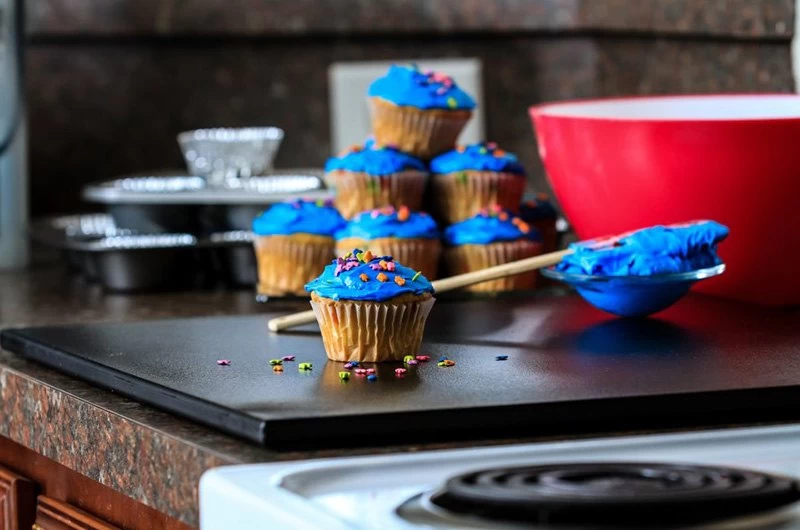 Camco® 43704 - Black Decor Mate Stove Topper 5 Camco® 43704 - Black Decor Mate Stove Topper - Image 3